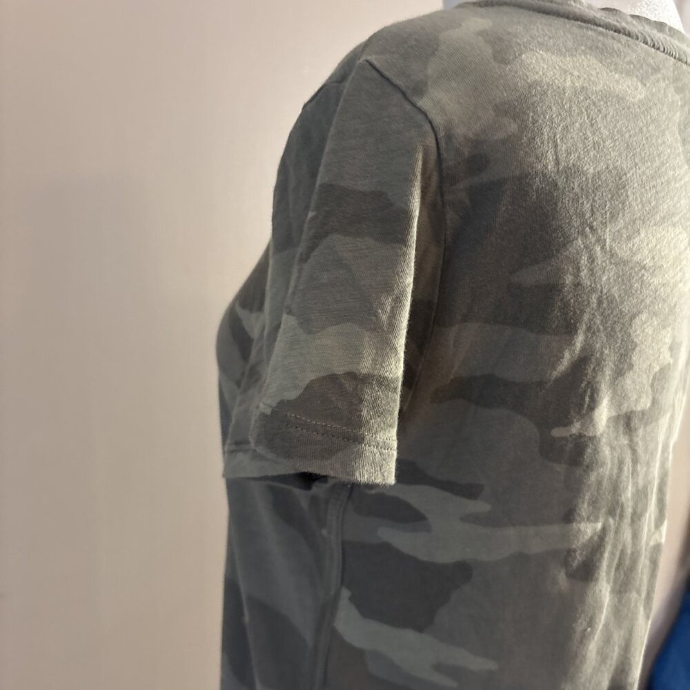 Athleta Green Camo Camouflage T-Shirt Crew Neck Short Cap Sleeve Women's Sz S - Picture 4 of 8